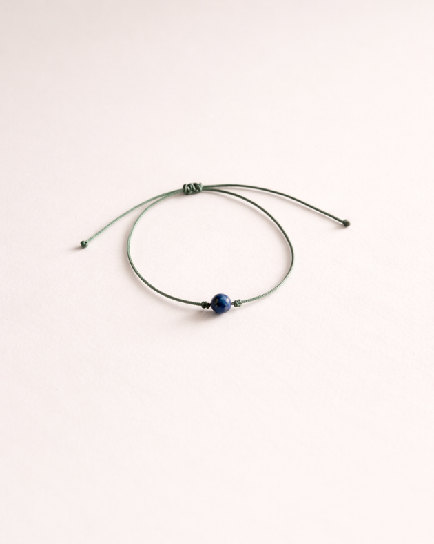 Pulsera de sodalita incluida con vela Enfoque